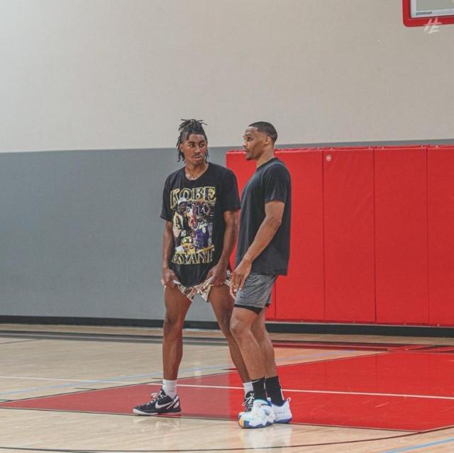 才显得自然 才显得自然